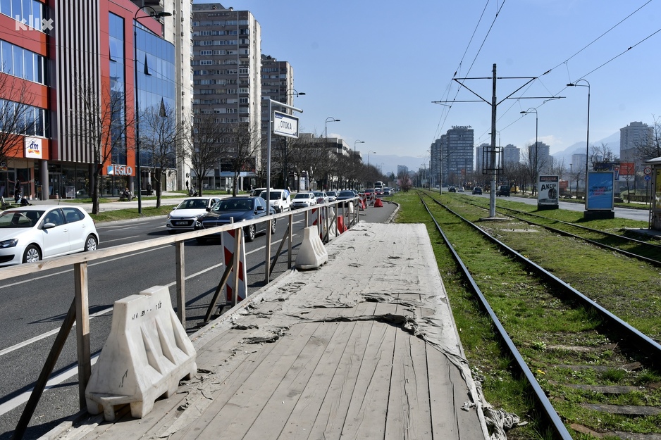 Improvizirana, privremena tramvajska stanica u sarajevskom naselju Otoka (Foto: I. Š./Klix.ba)