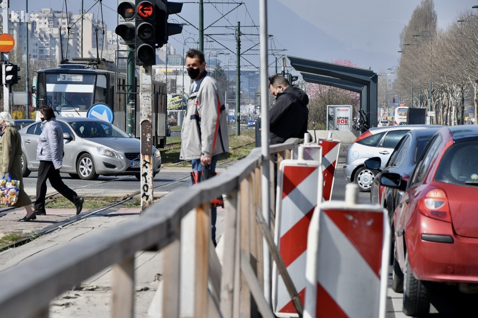 Improvizirana, privremena tramvajska stanica u sarajevskom naselju Otoka (Foto: I. Š./Klix.ba)