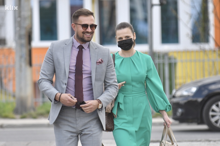 Fikret Hodžić s avokaticom (Foto: T. S./Klix.ba)