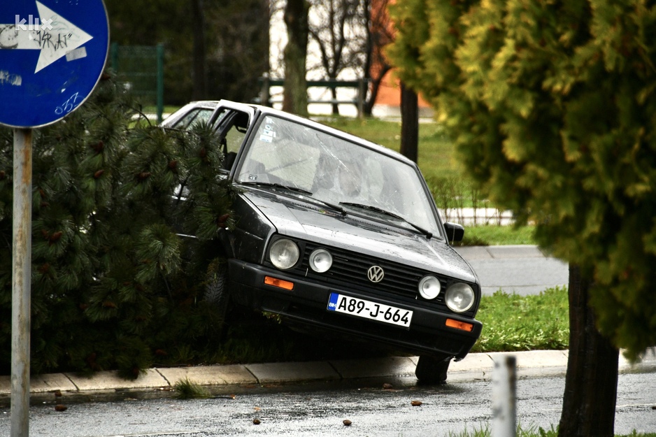 Saobraćajna nesreća u sarajevskom naselju Saraj-Polje (Foto: D. S./Klix.ba)