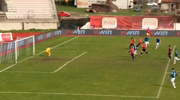 Trenutak kada je igrač Slobode igrao rukom, a sudija pokazao na bijelu tačku