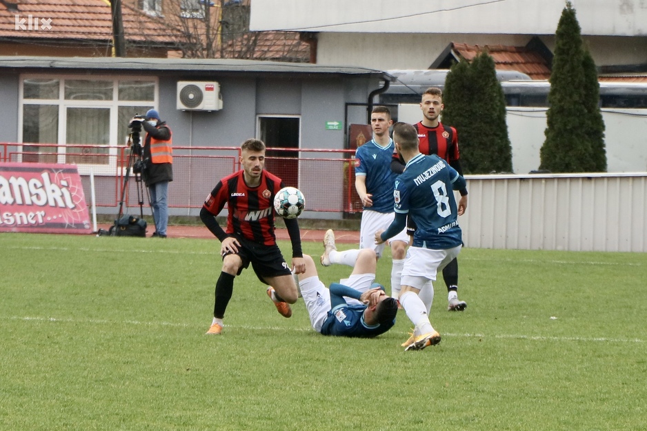 Puno prekida na otvaranju meča (Foto: A. K./Klix.ba)