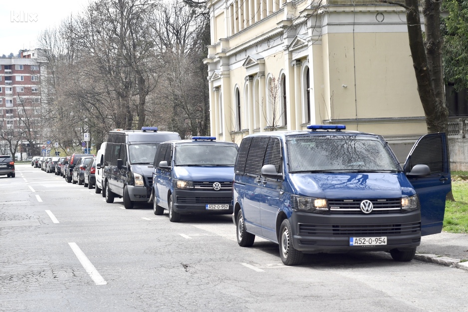 Jake policijske snage kod Zemaljskog muzeja (Foto: T. S./Klix.ba)