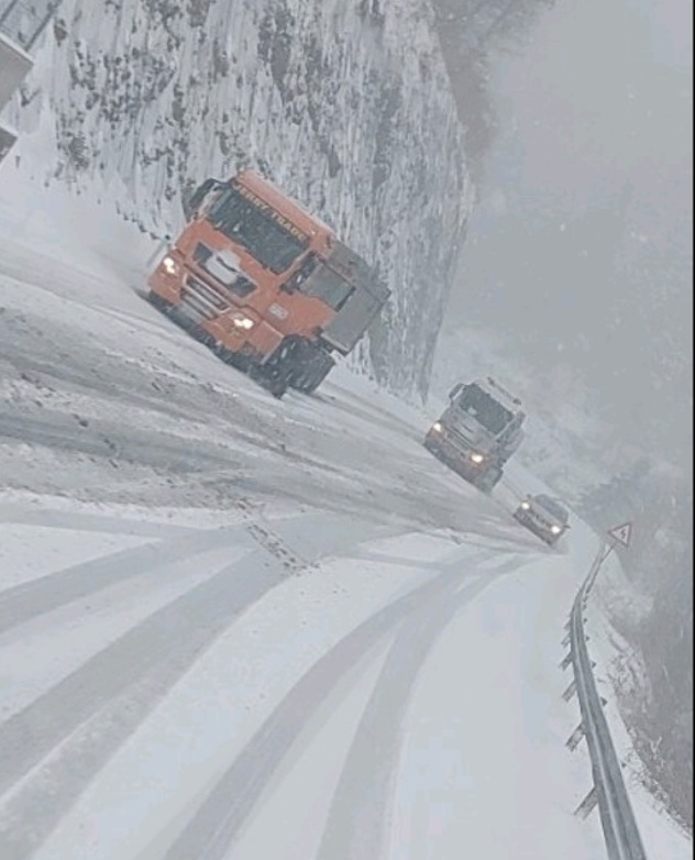 Snijeg izazvao probleme na putevima na Kupresu (Foto: Teretnjaci)