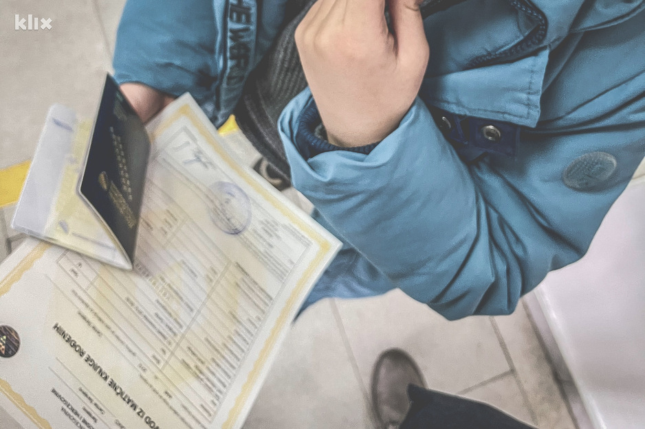 Od ličnih dokumenata za djecu, koje je potrebno prikupiti prije odlaska na šalter, je samo rodni list djeteta