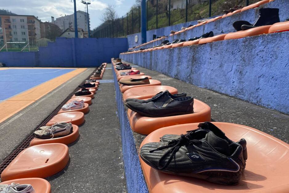 74 para cipela za 74 izgubljenih
života mladosti Srebrenice (Foto: Memorijalni centar Srebrenica)