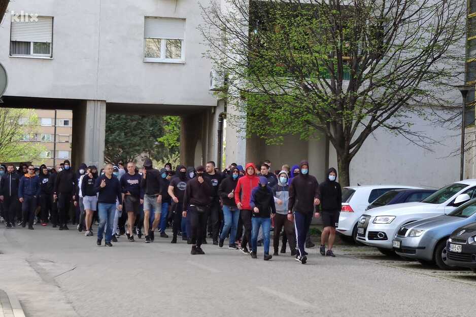 Navijači i građani krenuli na proteste (Foto: Klix.ba)