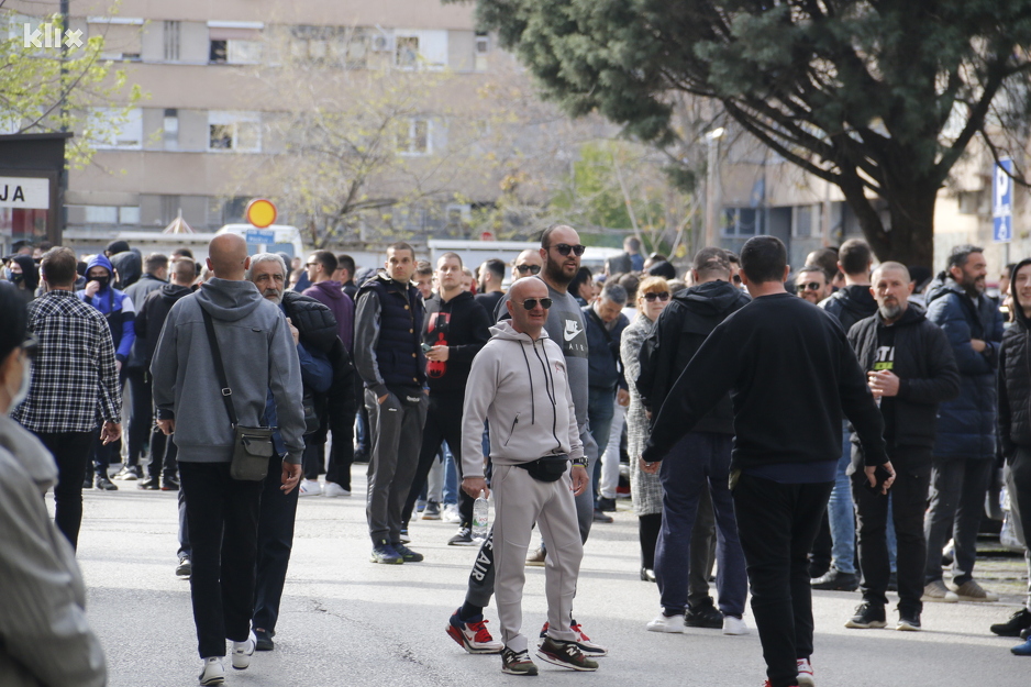 Građani se okupili ispred MUP-a HNK (Foto: G. Š./Klix.ba)