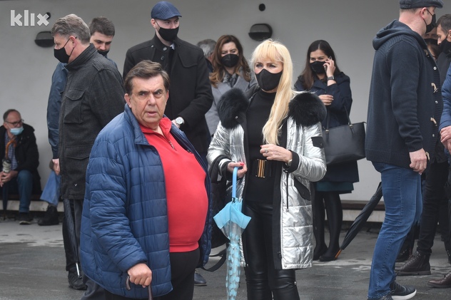 Sa sahrane na groblju Bare (Foto: T. S./Klix.ba)