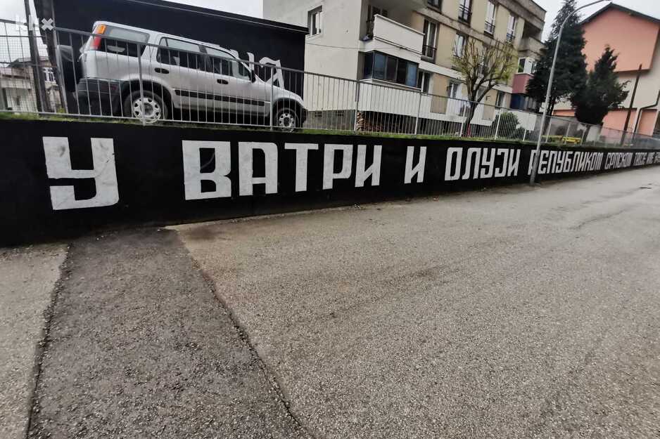 Parola koja se nalazi preko puta murala