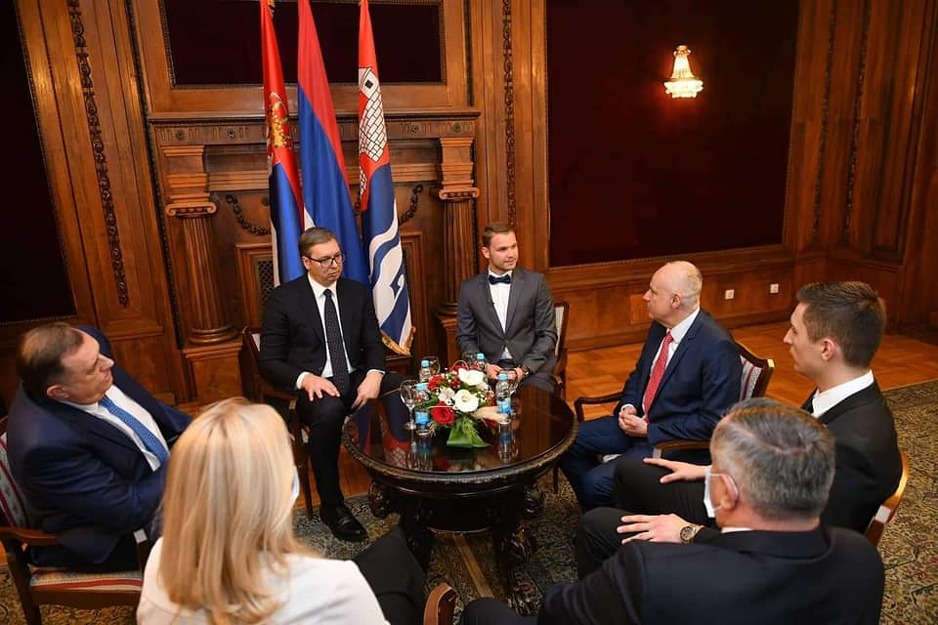 Stanivuković u društvu vrha SNSD-a i Aleksandra Vučića