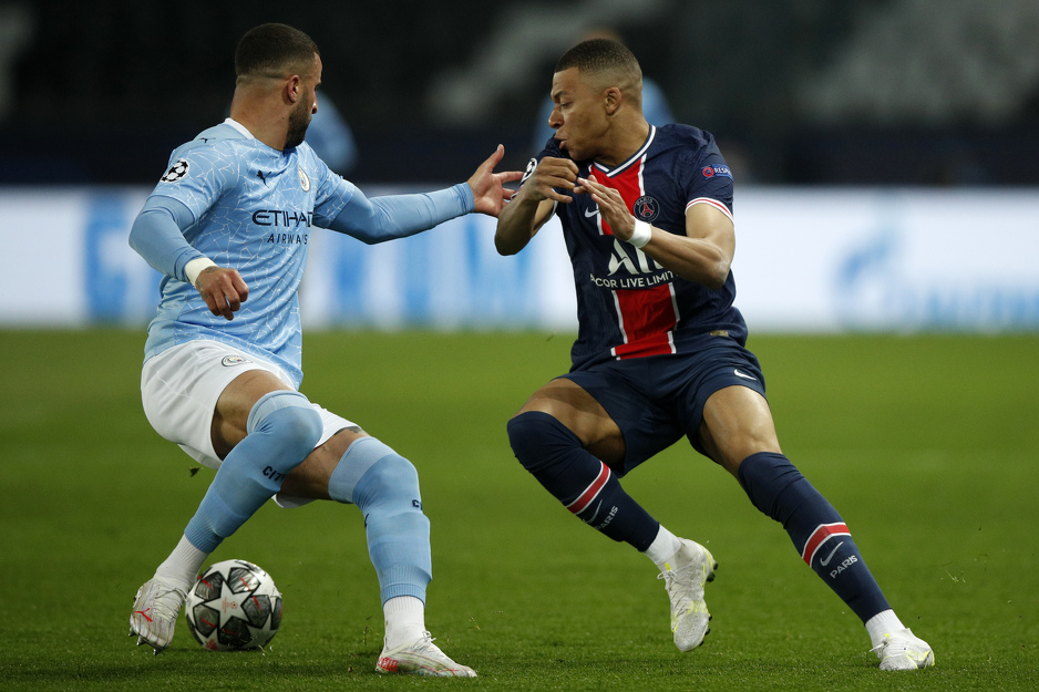 Mbappe u duelu s Walkerom (Foto: EPA-EFE)