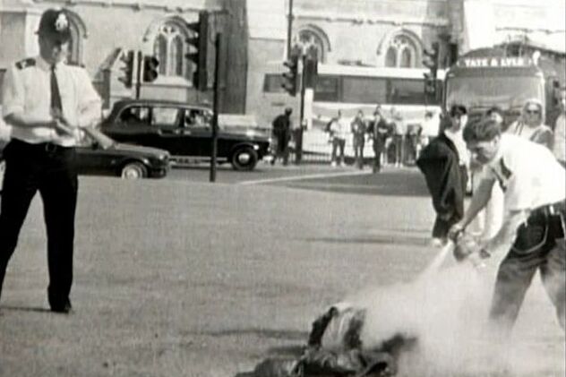 Bamford se polio benzinom ispred Donjeg doma britanskog Parlamenta