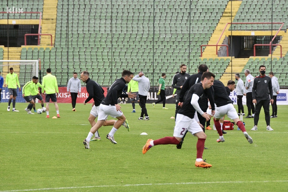 Detalj sa zagrijavanja uoči meča između Sarajeva i Željezničara (Foto: I. Š./Klix.ba)