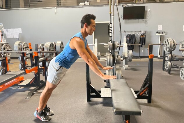 Sklekovi uz pomoć klupe (Foto: Eat This)