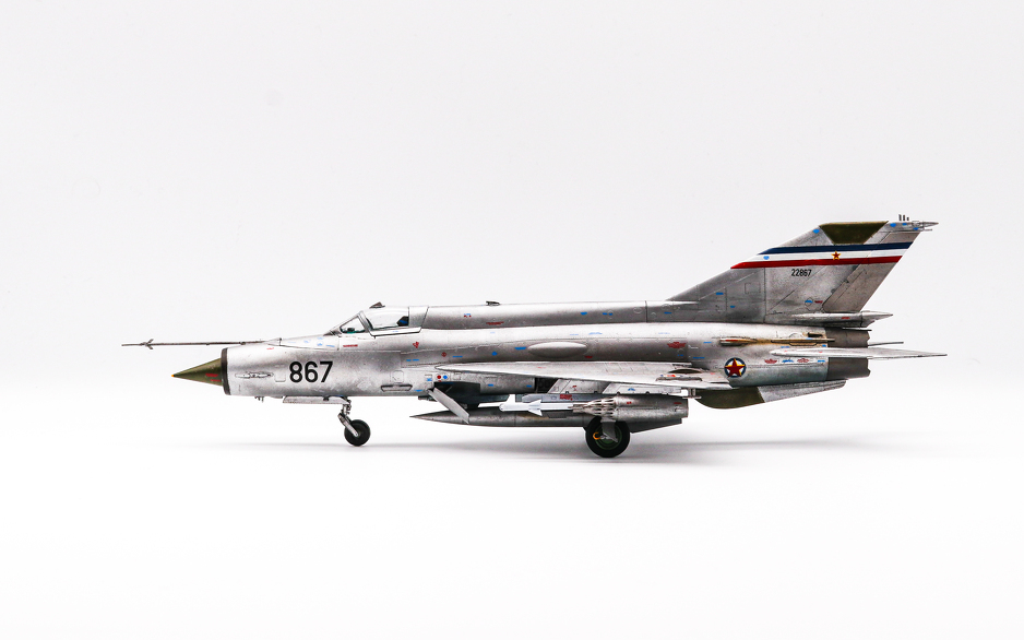 Trumpeter 02863 1/48 MiG-21MF Fishbed J