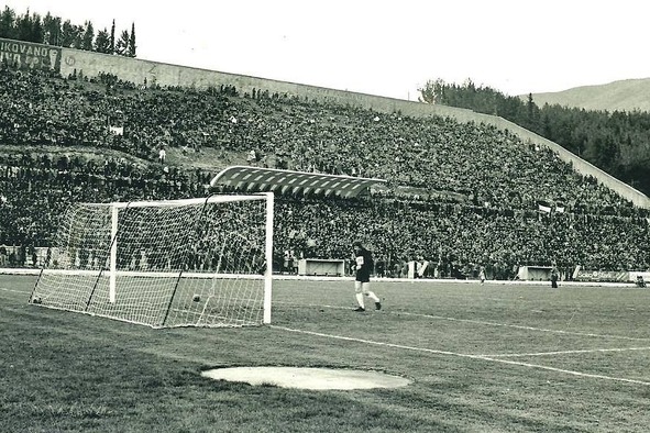 Stadion u vrijeme prvenstvene utakmice Veleža sedamdesetih