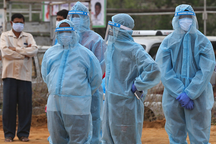 Zdravstveni radnici u izuzetno teškoj situaciji (Foto: EPA-EFE)