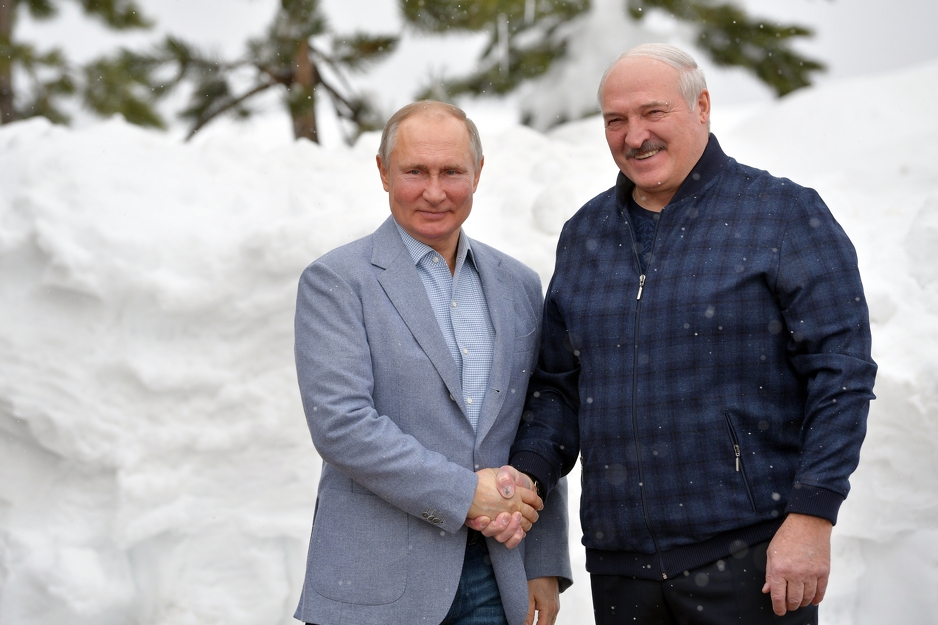Putin još uvijek čuva leđa Lukašenku (Foto: EPA-EFE)
