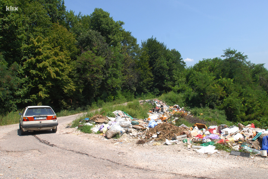 Nelegalna deponija u Tuzli ugrožava građane (Foto: A. K./Klix.ba)