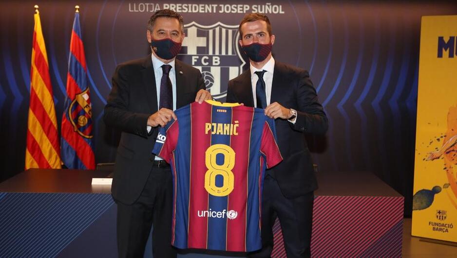 Pjanić je 15. septembra 2020. potpisao za Barcelonu