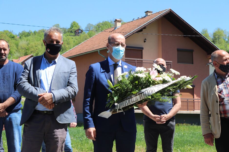 Ramiz Salkić na obilježavanju godišnjice zločina u Bratuncu (Foto: Kabinet potpredsjednika RS-a)