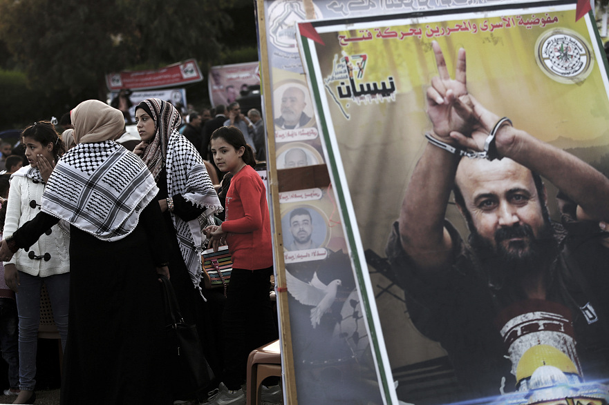 Palestinci tokom protesta često pokazuju koliko cijene Baghoutija (Foto: EPA-EFE)