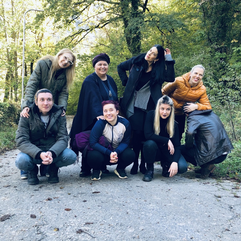 Glumačka postava web serije Podrugljivci