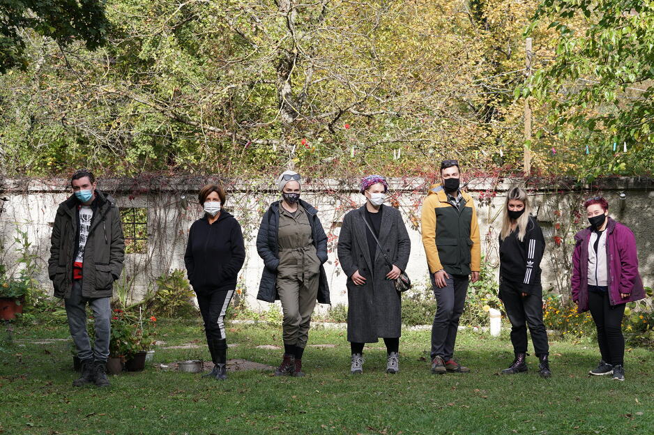 Rediteljica Nejra Latić Hulusić i glumačka ekipa serije Podrugljivci