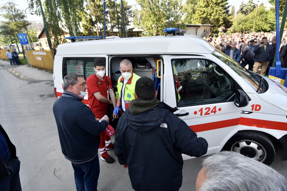 Radniku pozlilo tokom protesta (Foto: T. S./Klix.ba)