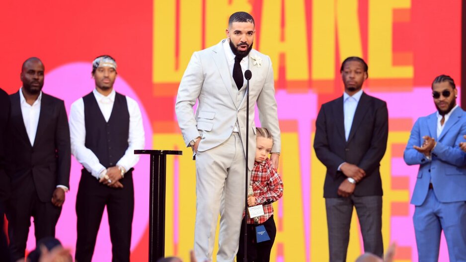 Drake sa sinom Adonisom (Foto: Twitter)