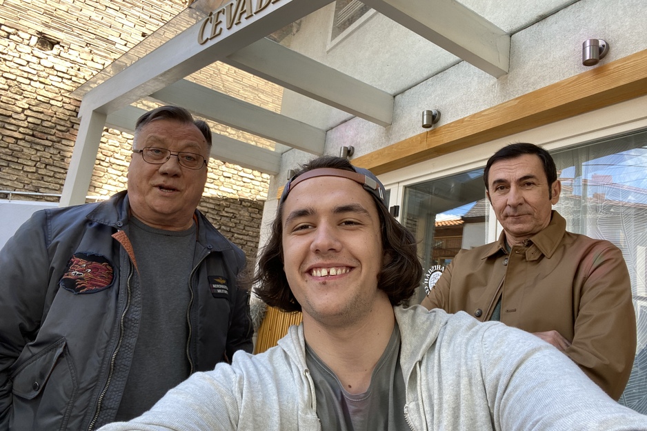 Čutuna na setu filma sa Halidom Bešlićem i Brankom Đurićem Đurom (Foto: Facebook)