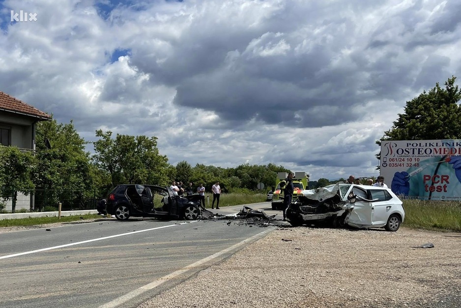 Od siline sudara automobili su u potpunosti uništeni (Foto: Čitatelj)