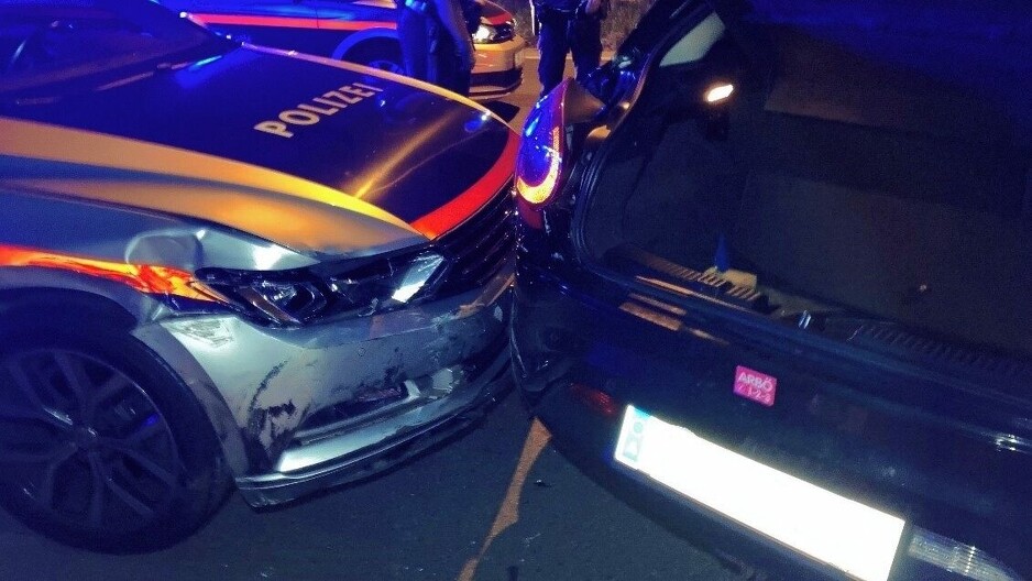 Povrijeđeni policajci smješteni u bolnicu (Foto:Kronen Zeitung)