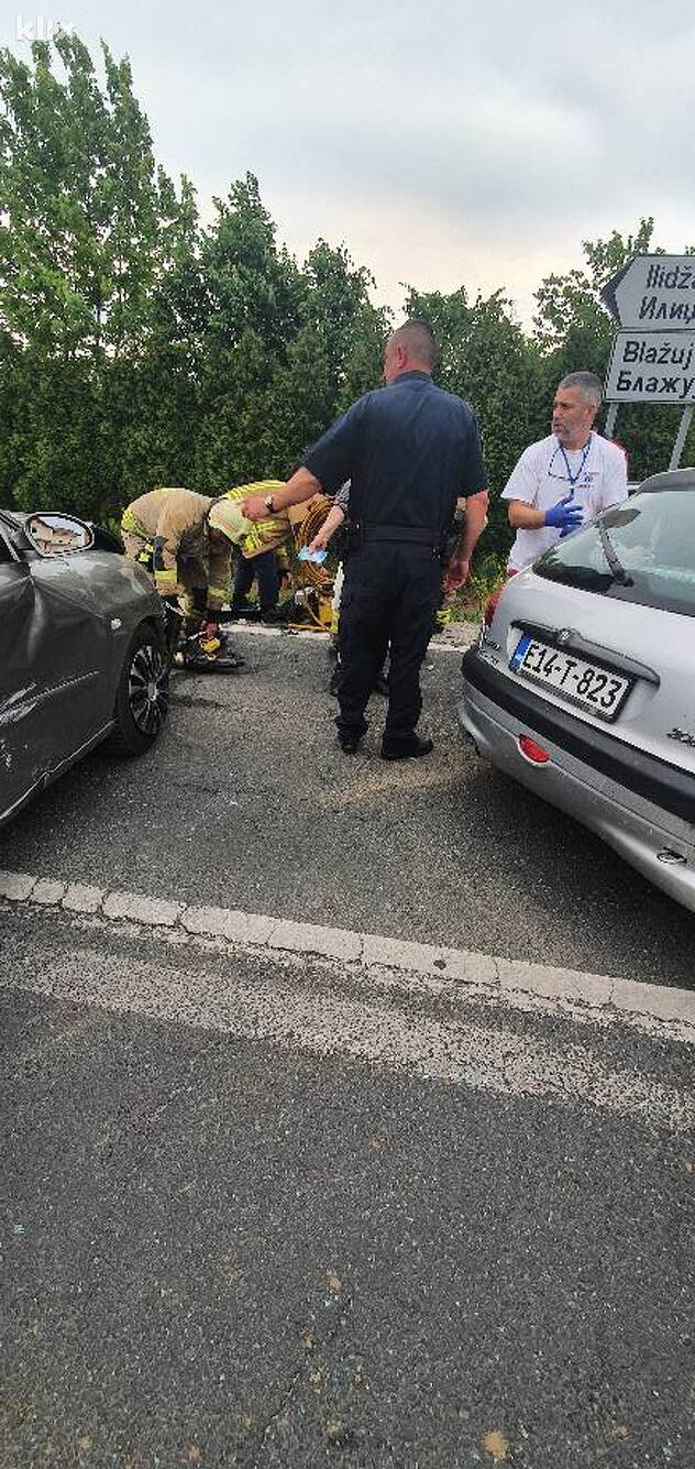 Nakon nesreće intervenisali i vatrogasci (Foto: Čitatelj)