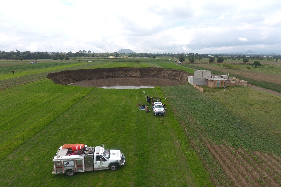 Rupa ugrozila imovinu (Foto: EPA-EFE)
