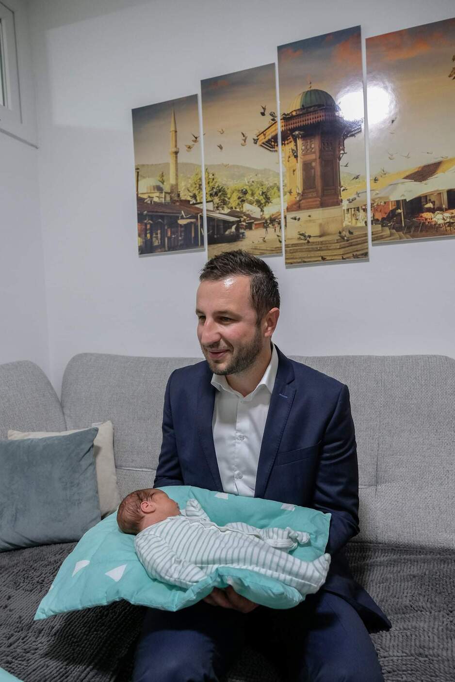 Efendić u posjeti porodici Bojić (Foto: Općina Novi Grad)