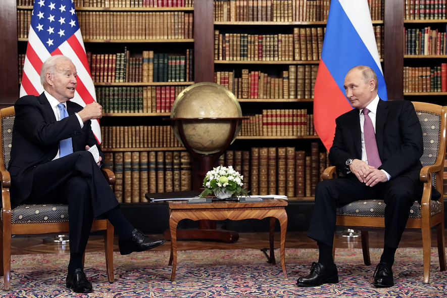 Završen prvi, manji sastanak Bidena i Putina (Foto: EPA-EFE)