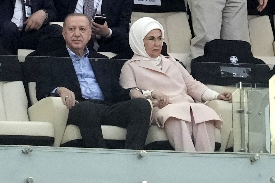 Erdogan sa tribina stadiona u Azerbejdžanu daje Turskoj podršku protiv Welsa 210616138.1_xxl