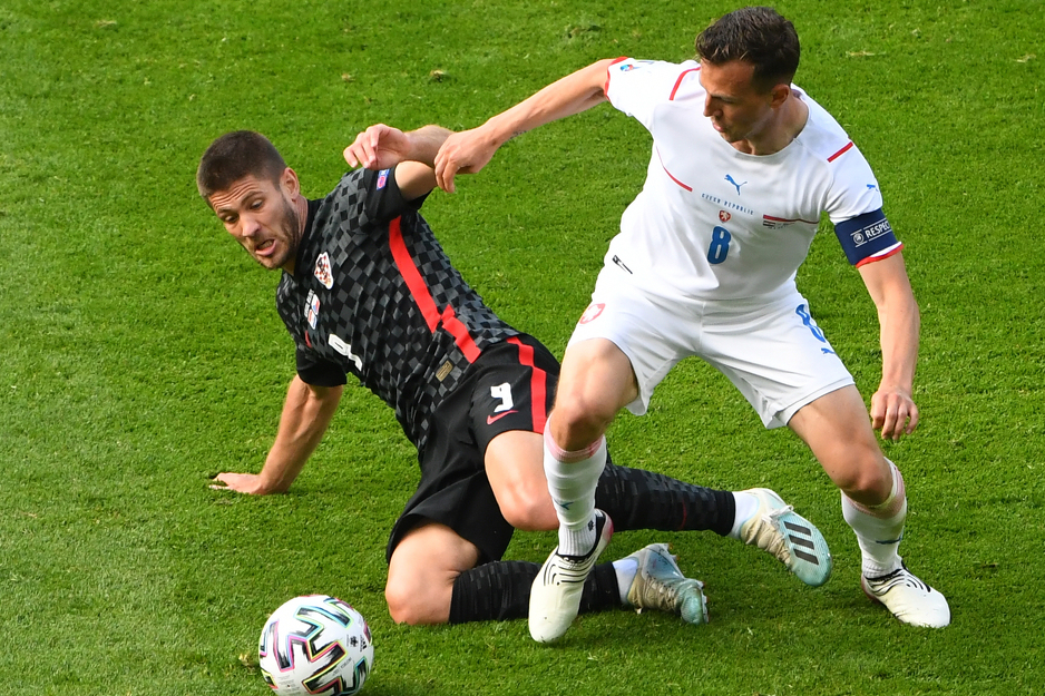 Duel Kramarića i Daride (Foto: EPA-EFE)