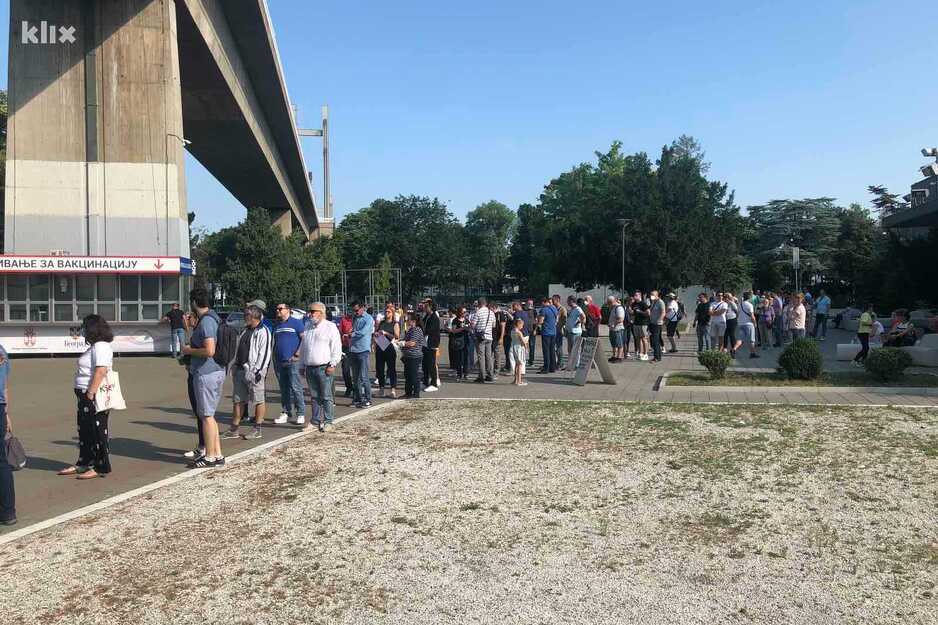 Red za vakcinu formiran je rano jutros (Foto: Klix.ba)