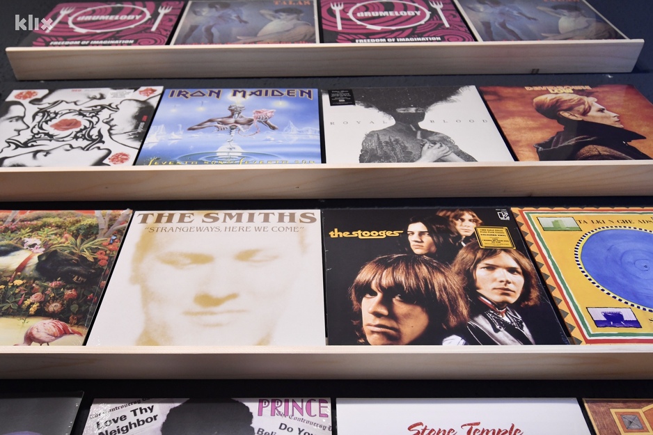 U prodaji oko 350 izdanja novih i isto tako starih ploča (Foto: D. S./Klix.ba)