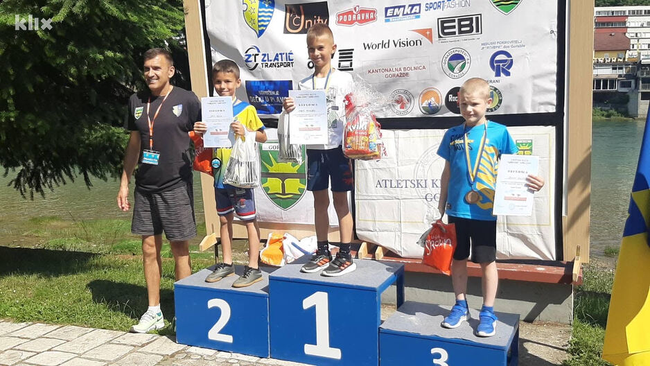 Posebnu draž manifestaciji dale su utrke djece u kojima je učestvovalo više od 200 dječaka i djevojčica iz deset gradova BiH