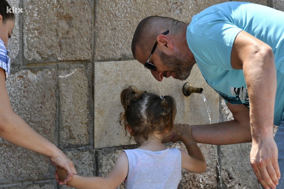 Redovno treba piti vodi (Foto: I. Š./Klix.ba)