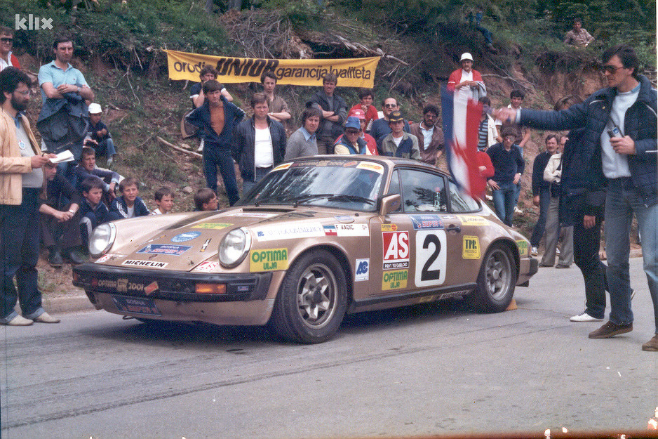 Počasni član kluba - Fadil Kadić u Porscheu 911 na startu relija.