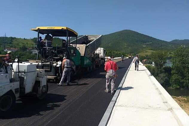 Asfaltiranje mosta u naselju Drivuša (Foto: Facebook)