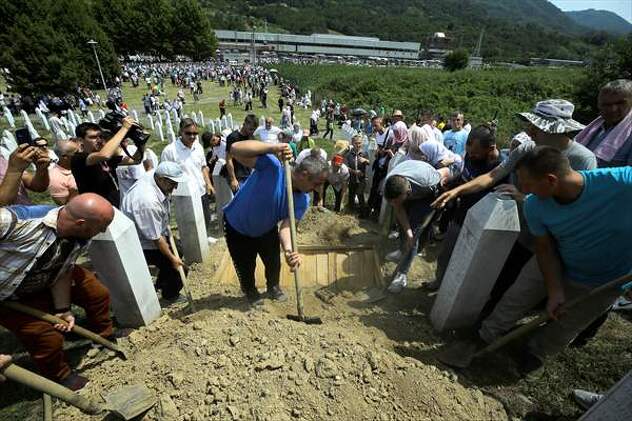 S dženaze u Potočarima (Foto: AA)