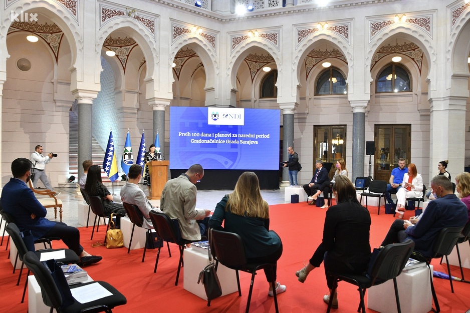 Panel diskusija gradonačelnice Karić i novinara (Foto: I. Š./Klix.ba)