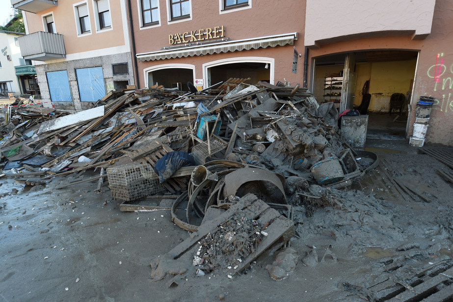 Nanosi blata i smeća u gradu Simbachu (Foto: EPA-EFE)