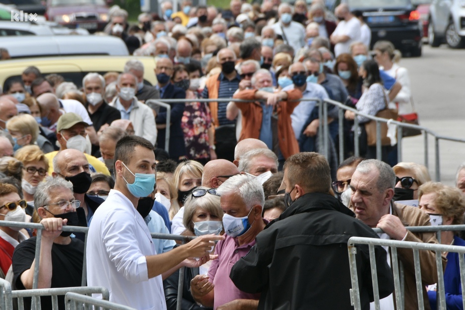 Gužve pred Zetrom (Foto: I. Š./Klix.ba)